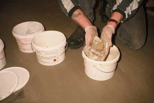 Hand mixing Mouldable Epoxy Putty
